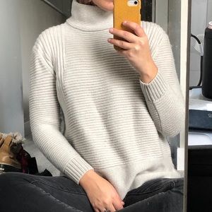 Gray Athleta turtleneck